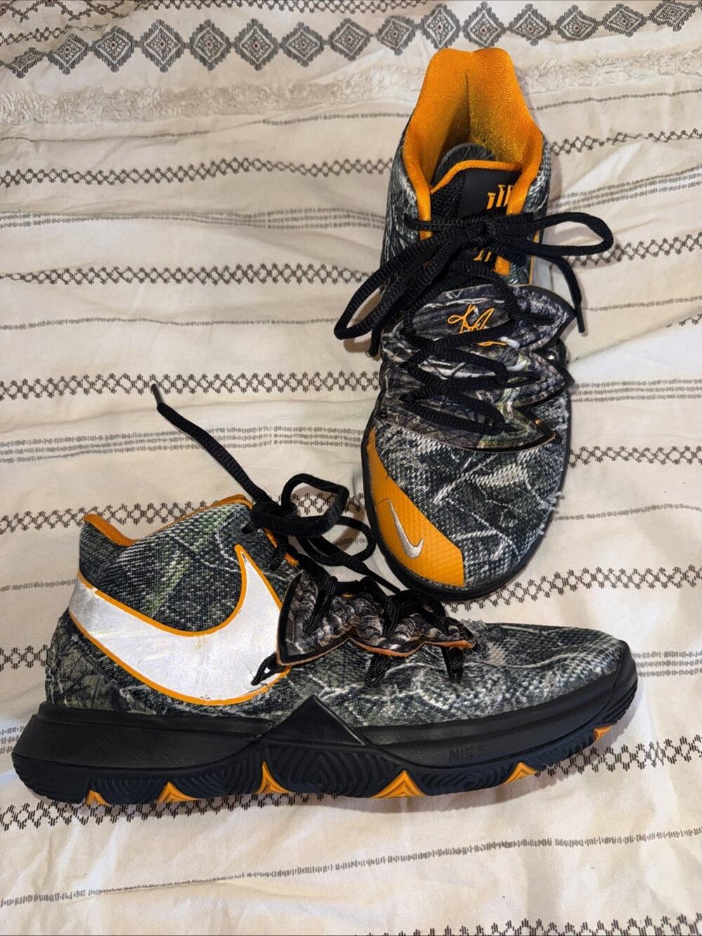 NIKE KYRIE V GS TACO YOUTH SIZE 3.5 Basketball Sneaker Shoe Camo